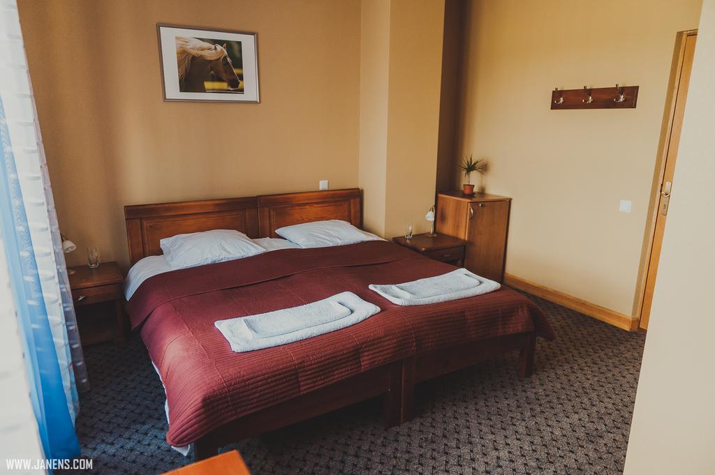 Rudzupukes Hotel Svente Buitenkant foto