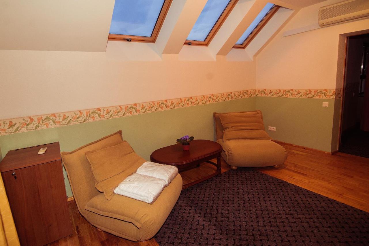 Rudzupukes Hotel Svente Buitenkant foto